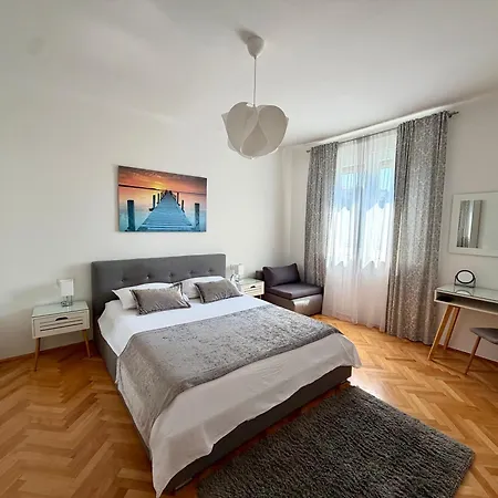 Center Beautiful شقة سبليت