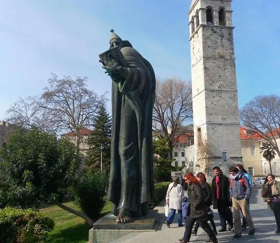 Center Beautiful Split